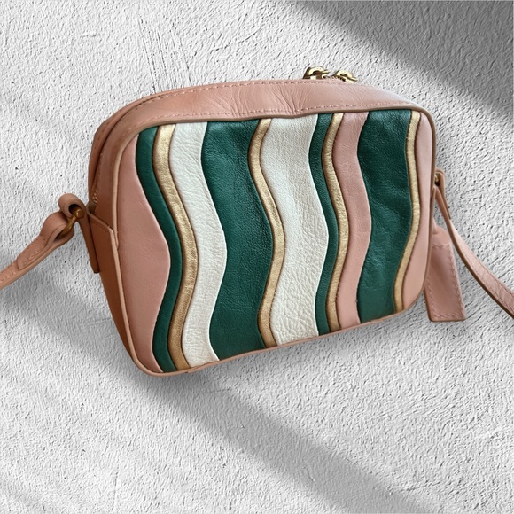 Auxiliary leather cross body bag from Aritzia, pristine inside and bottom - Picture 3 of 6